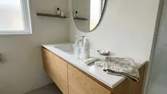 忙しい朝の正解は2ステップ？ローション＋「保湿・UV・下地」1本で整える朝ケア